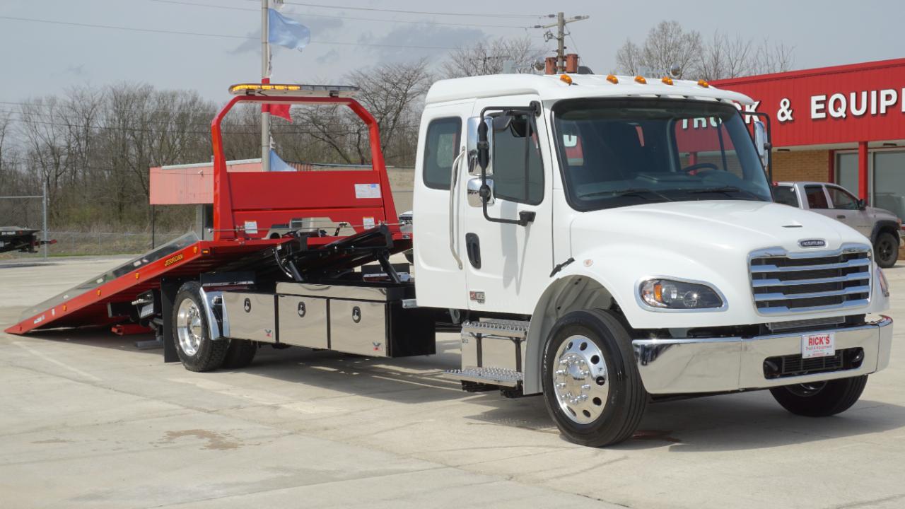 Freightliner M2 106 Plus  2026