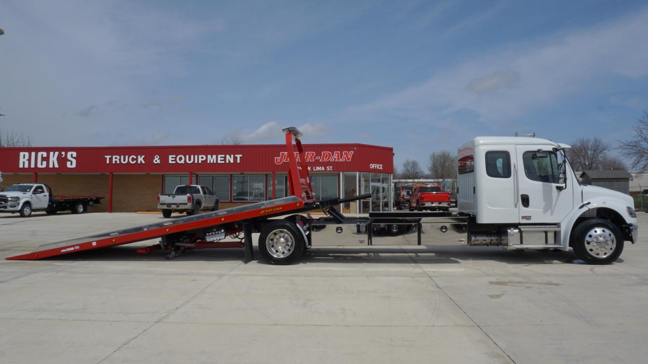 Freightliner M2 106 Plus  2026