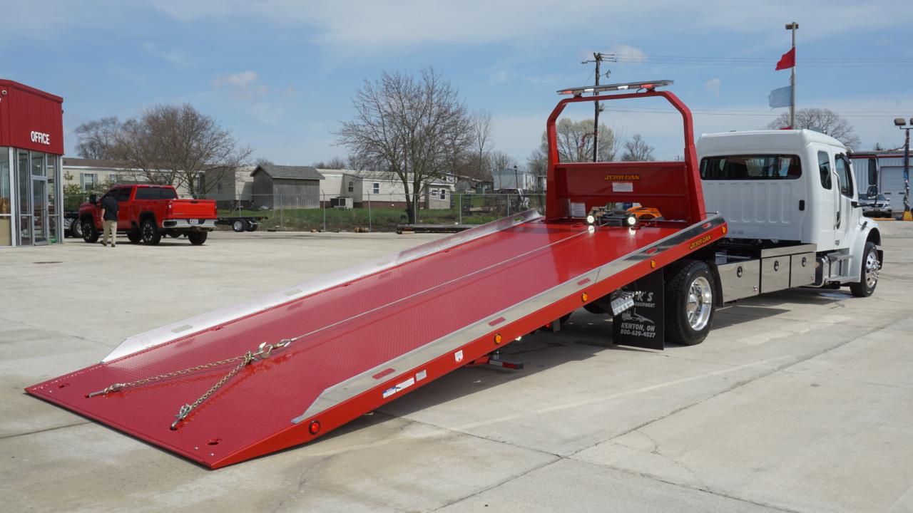 Freightliner M2 106 Plus  2026