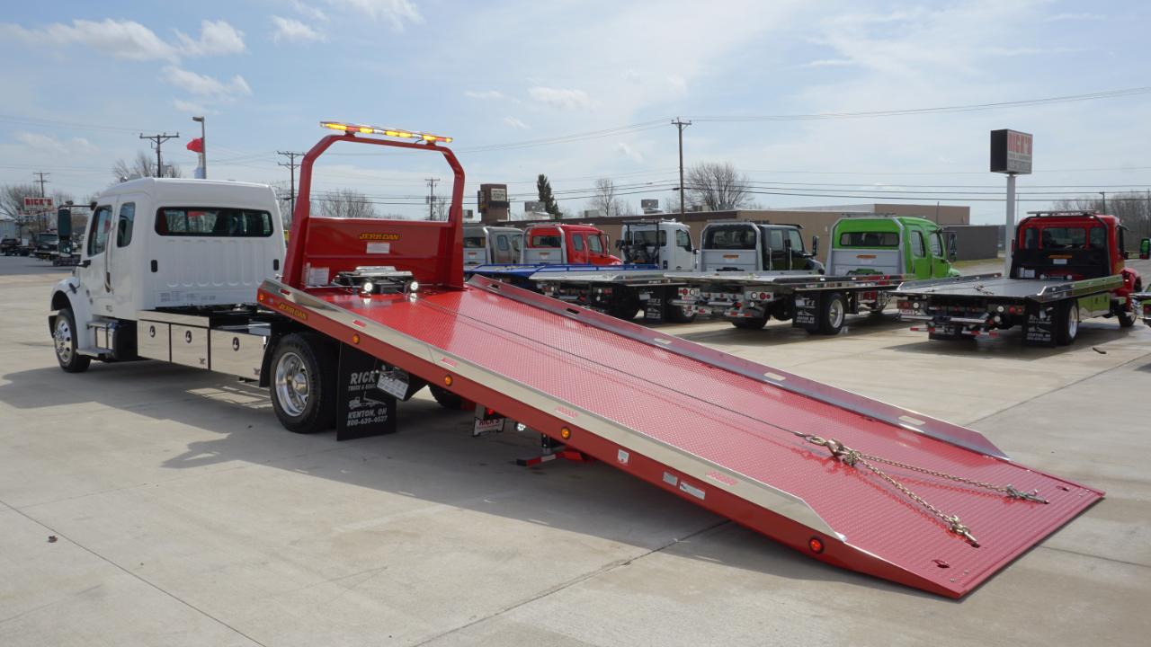 Freightliner M2 106 Plus  2026