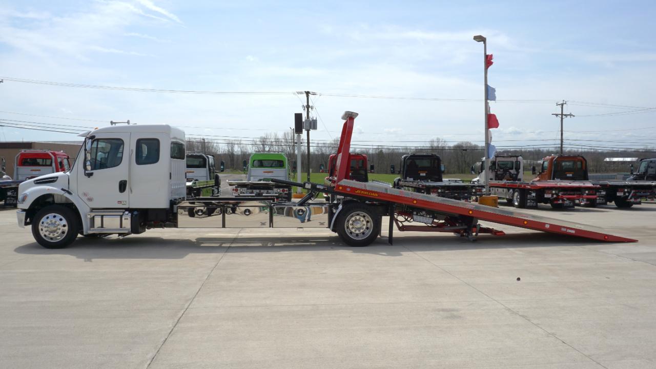 Freightliner M2 106 Plus  2026