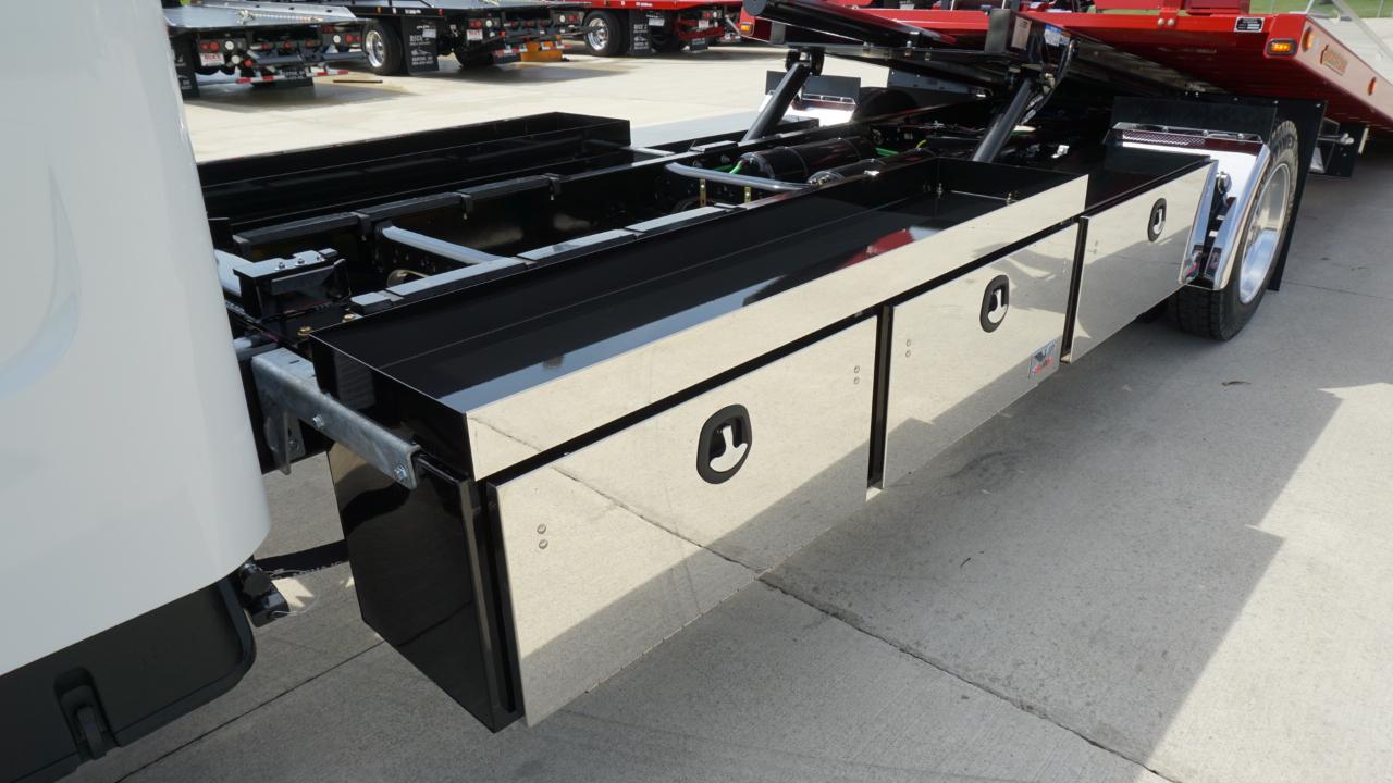 Freightliner M2 106 Plus  2026