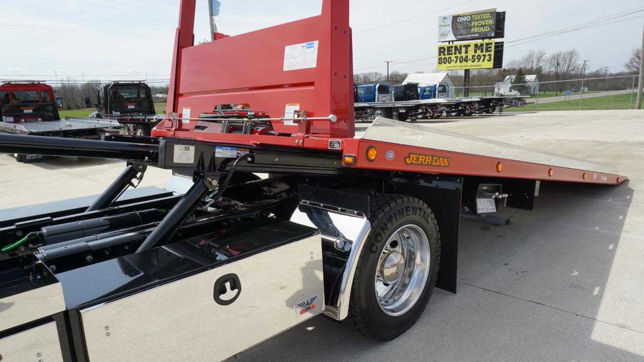 Freightliner M2 106 Plus  2026