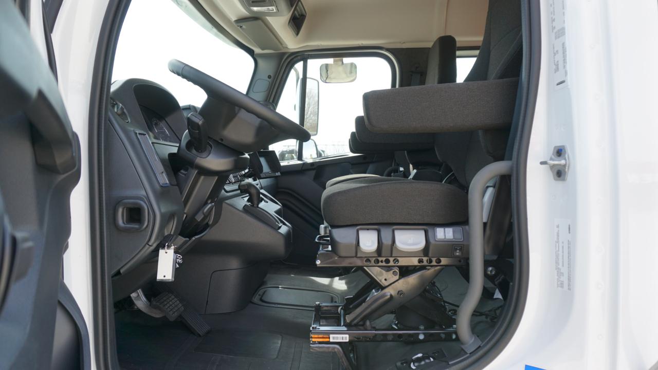 Freightliner M2 106 Plus  2026