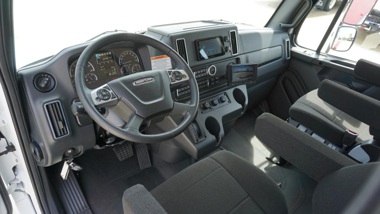 Freightliner M2 106 Plus  2026