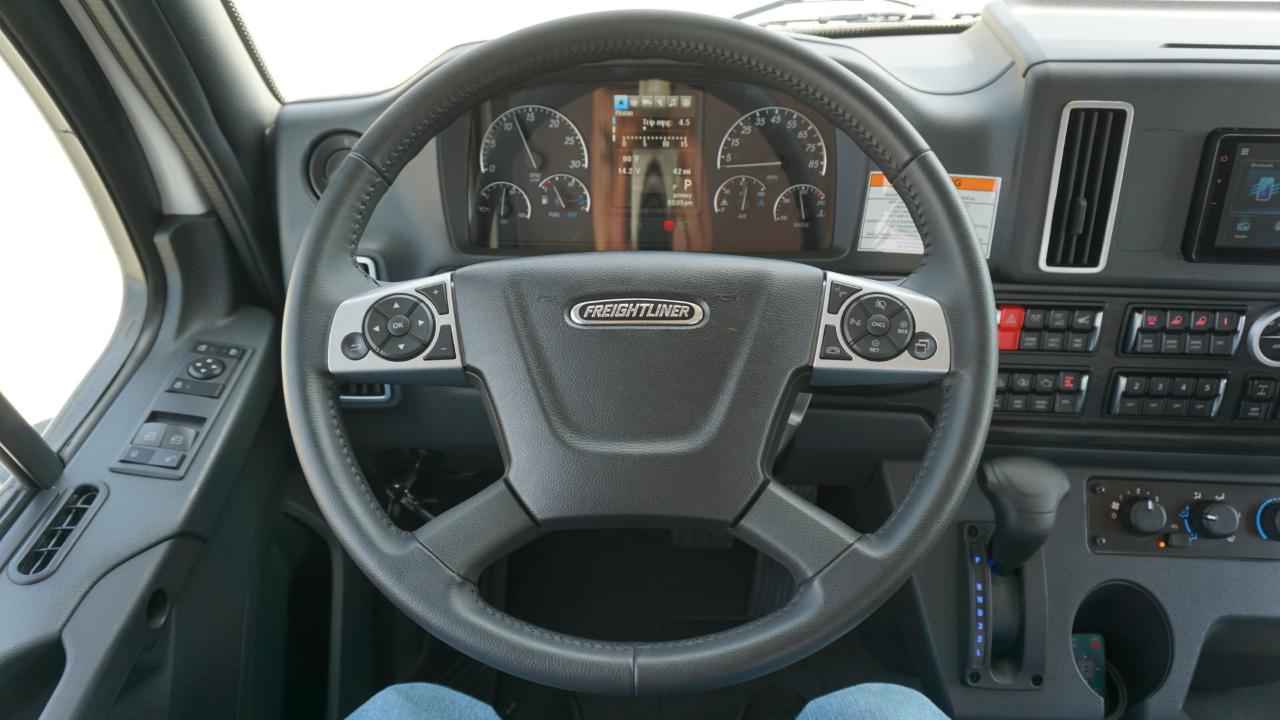 Freightliner M2 106 Plus  2026