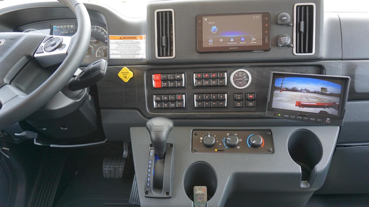 Freightliner M2 106 Plus  2026