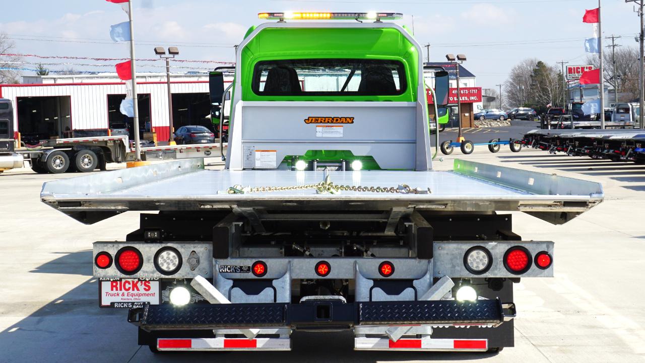 Freightliner M2 106 Plus  2026