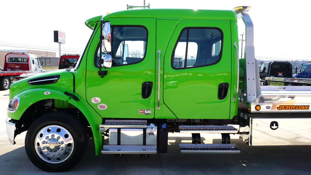 Freightliner M2 106 Plus  2026