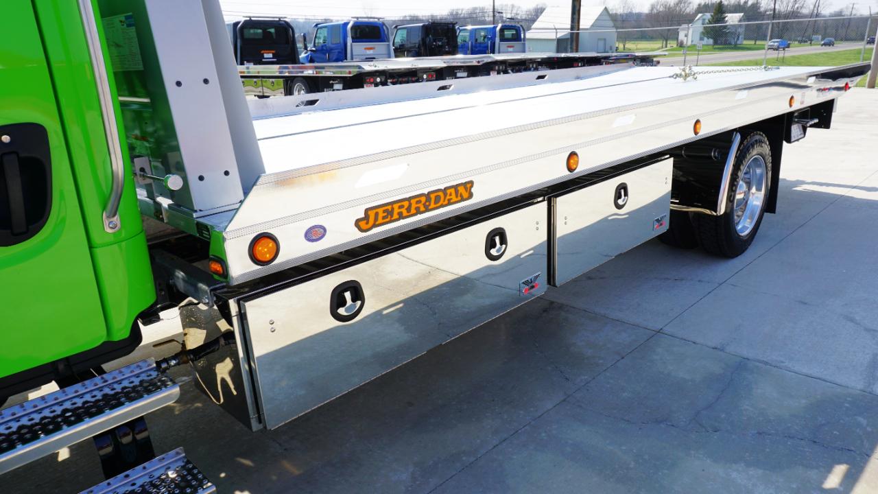 Freightliner M2 106 Plus  2026