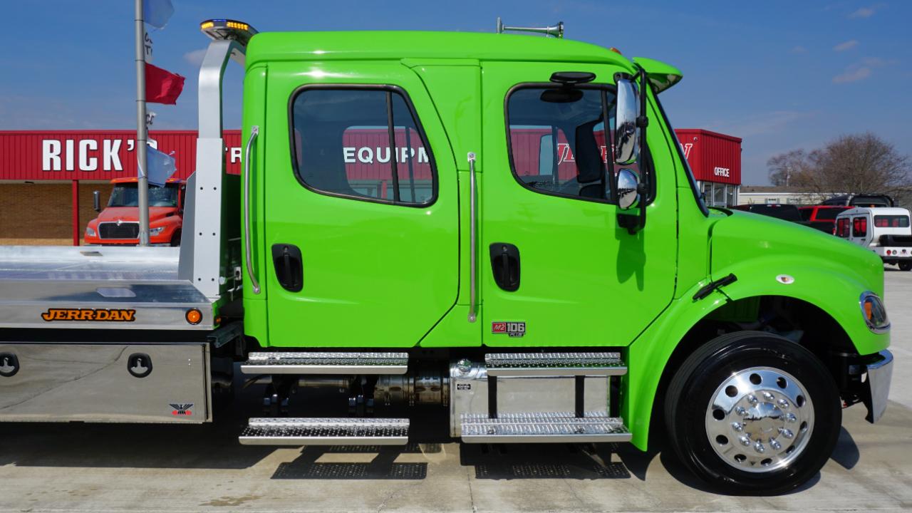 Freightliner M2 106 Plus  2026