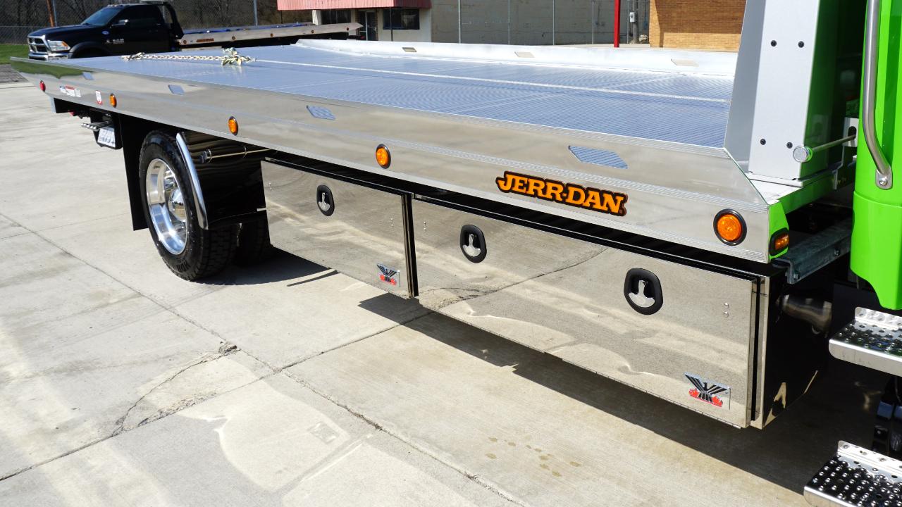 Freightliner M2 106 Plus  2026