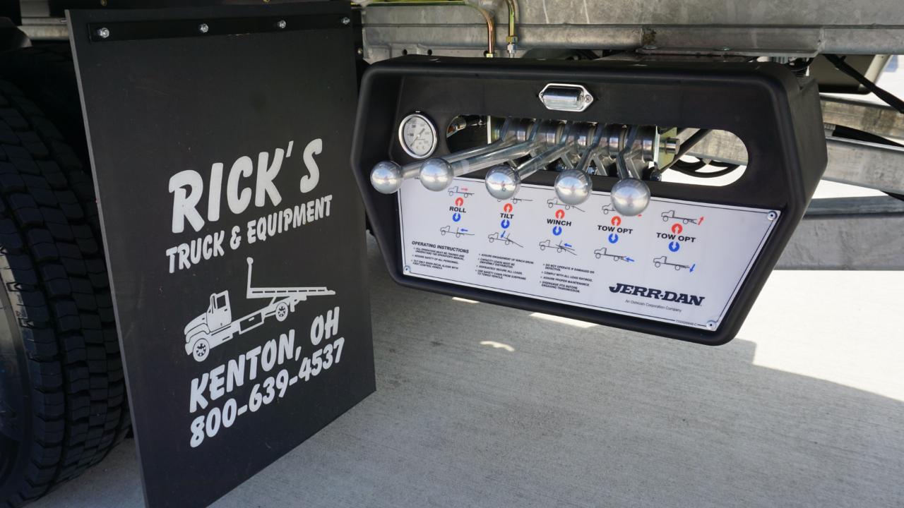 Freightliner M2 106 Plus  2026