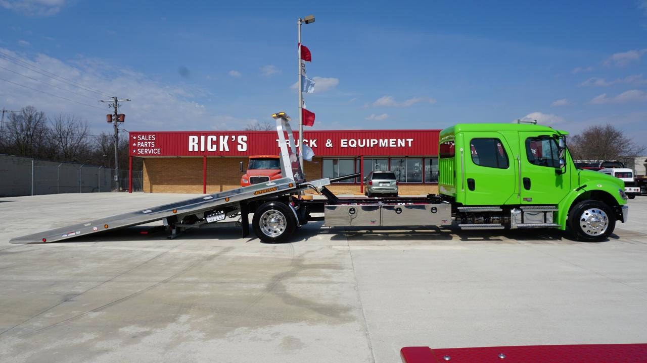 Freightliner M2 106 Plus  2026