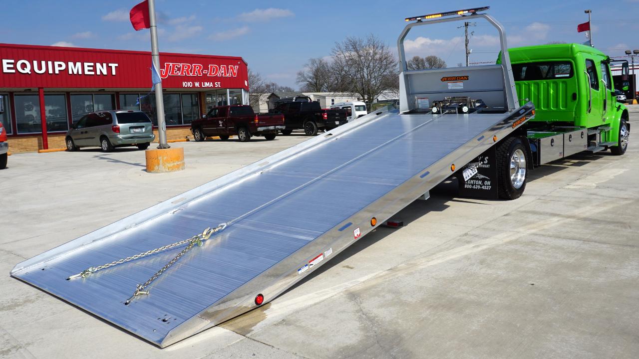 Freightliner M2 106 Plus  2026