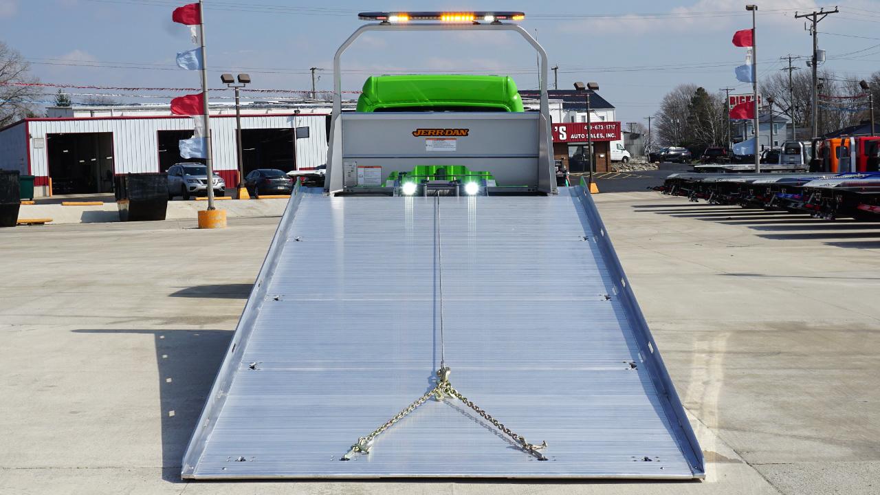 Freightliner M2 106 Plus  2026