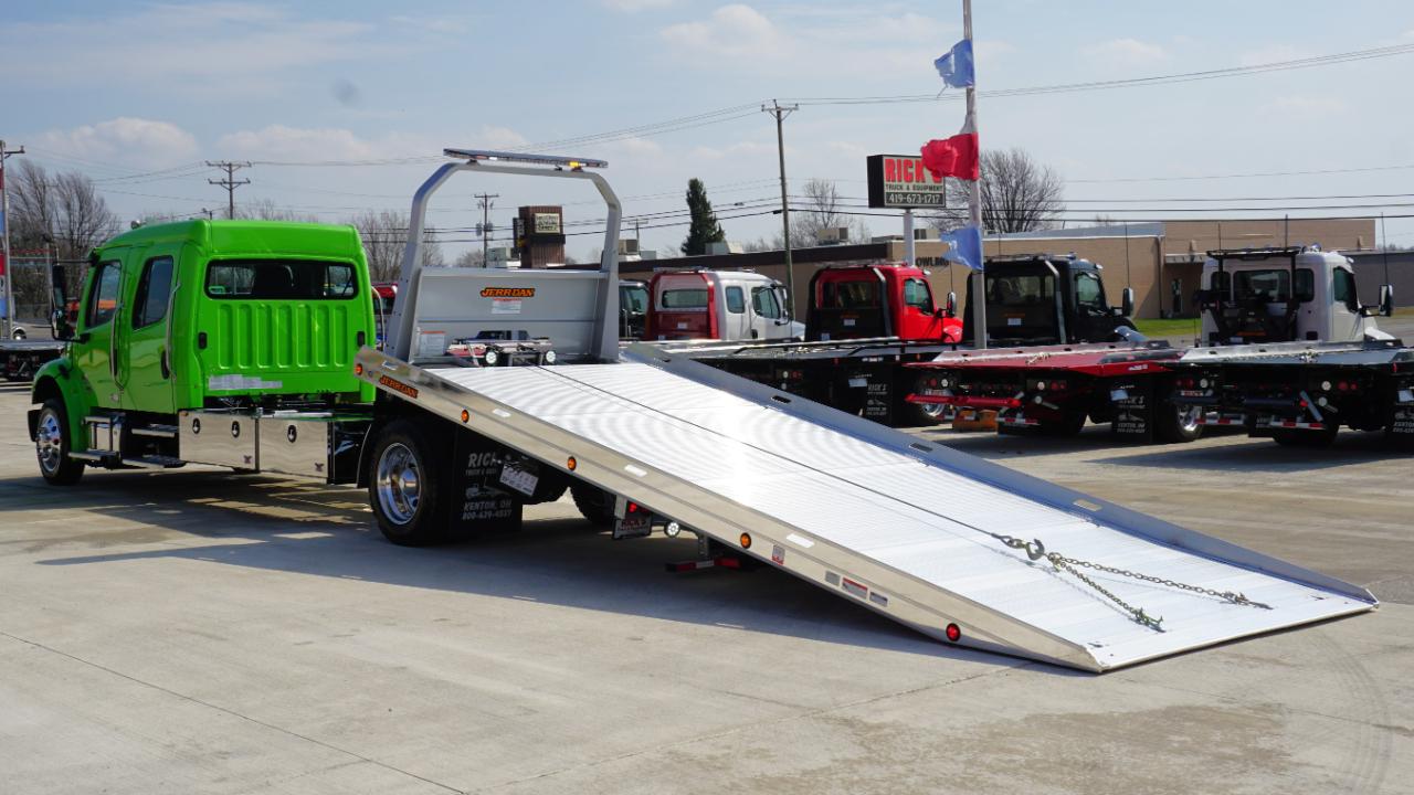 Freightliner M2 106 Plus  2026