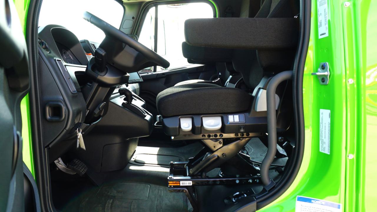 Freightliner M2 106 Plus  2026