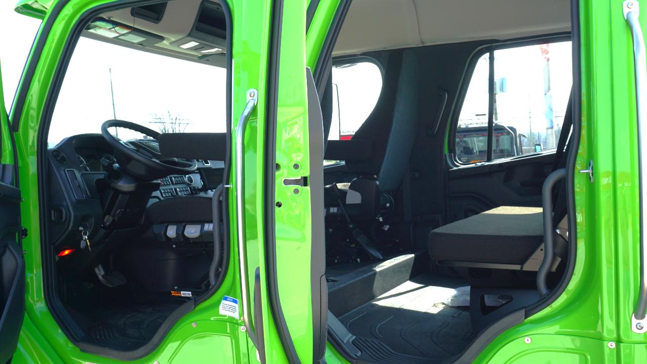 Freightliner M2 106 Plus  2026