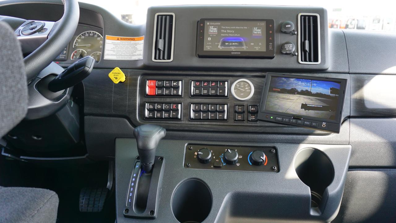 Freightliner M2 106 Plus  2026