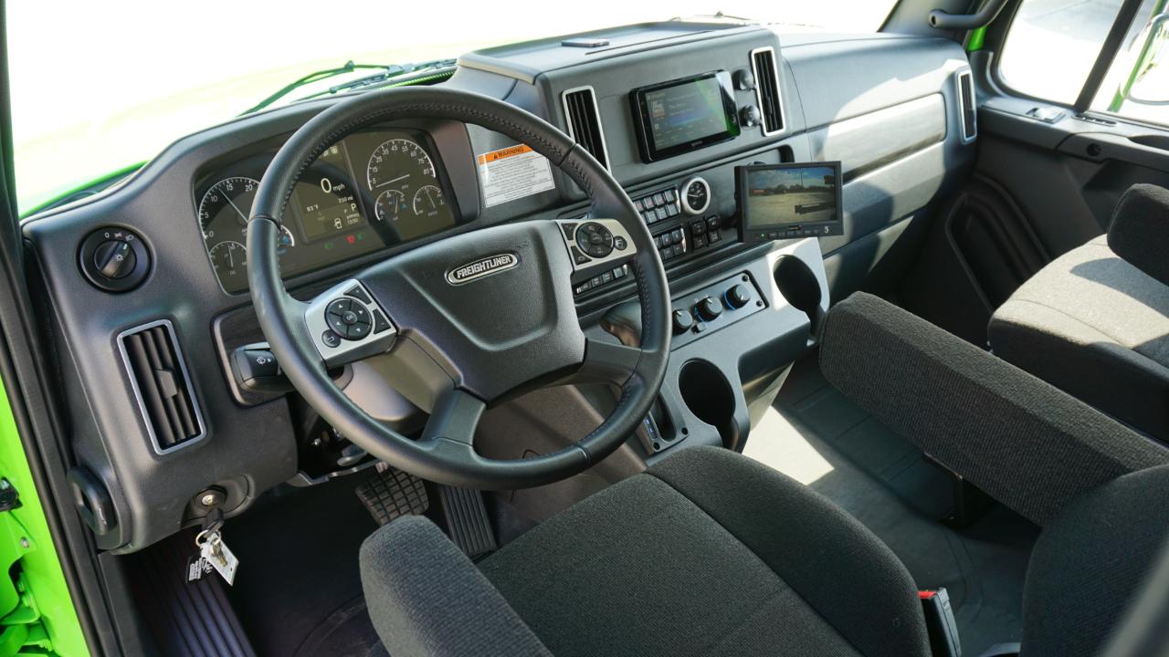 Freightliner M2 106 Plus  2026