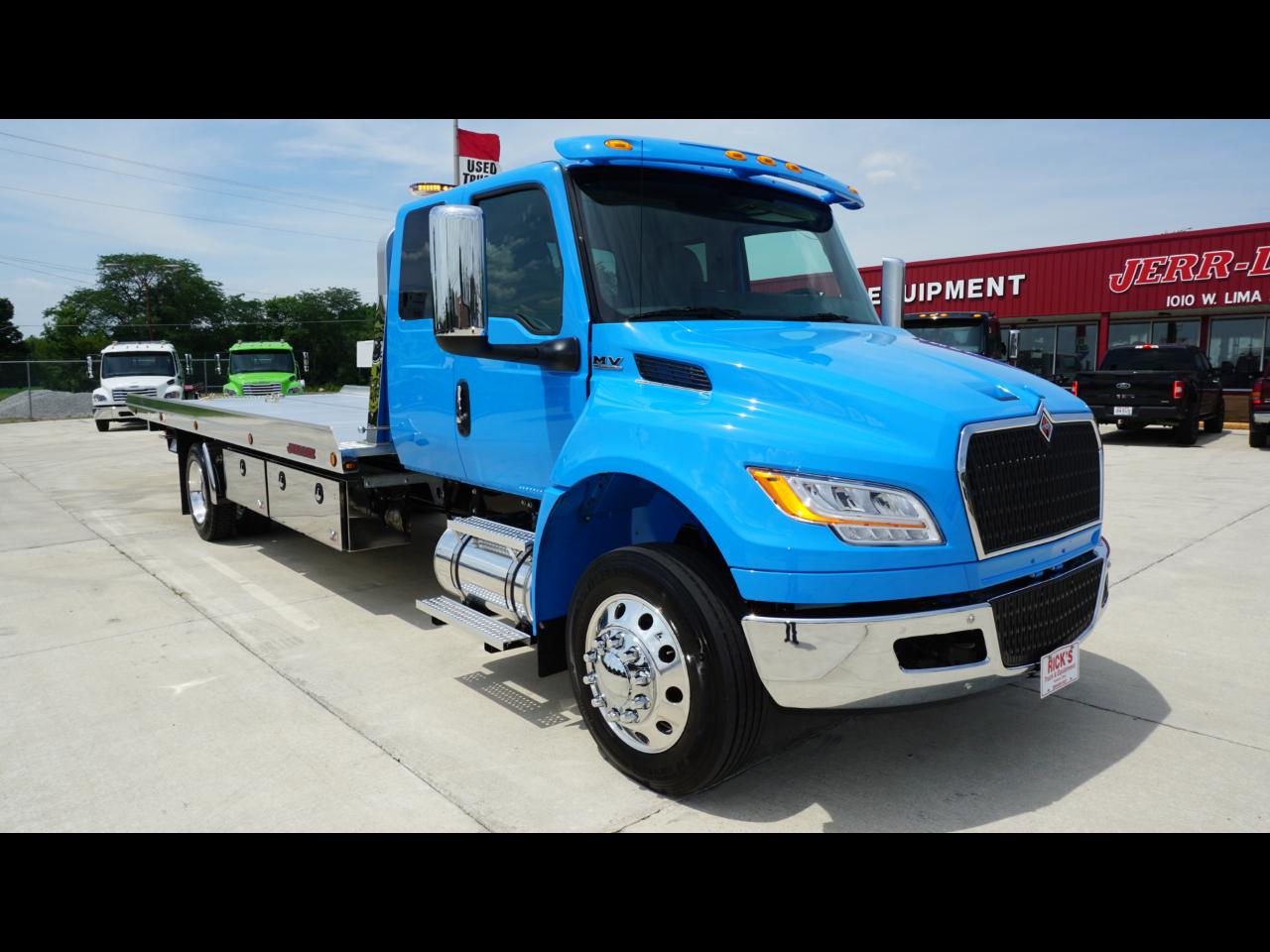 2027 International MV607 Ext Cab Jerrdan 22' XLP Aluminum Rollback