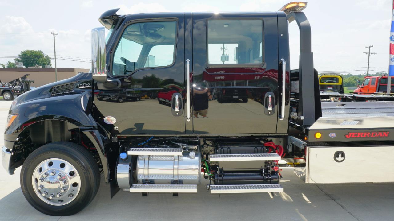 International MV607  2027