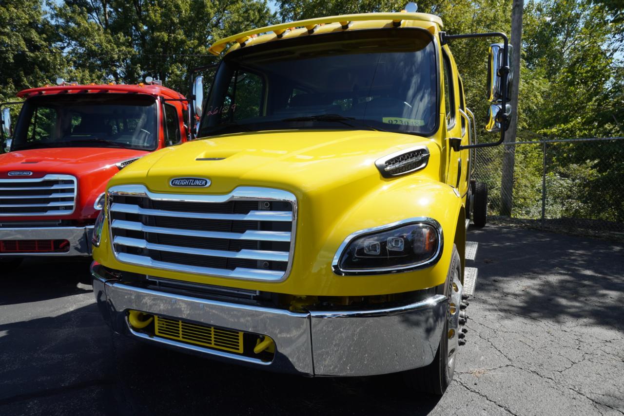 Freightliner M2 106 Plus  2027