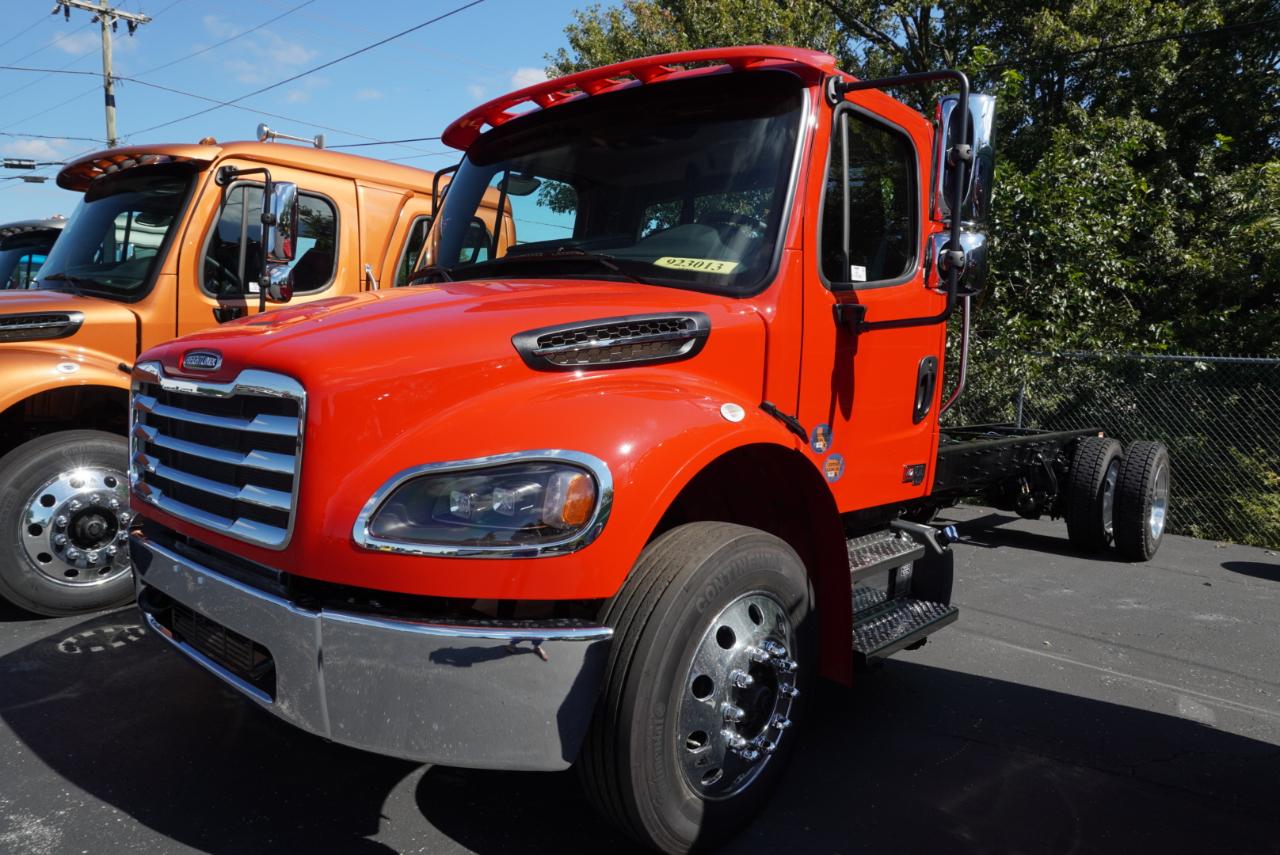 Freightliner M2 106 Plus  2027