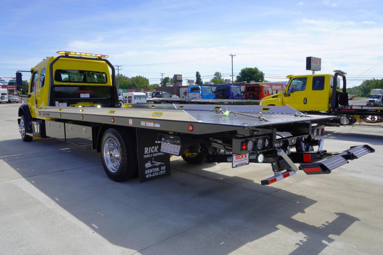 Freightliner M2 106 Plus  2027