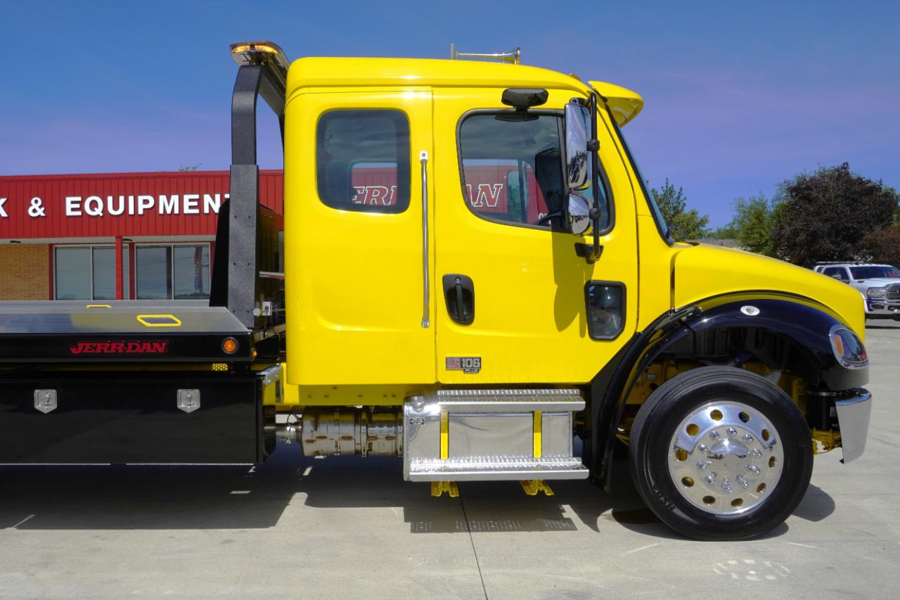 Freightliner M2 106 Plus  2027