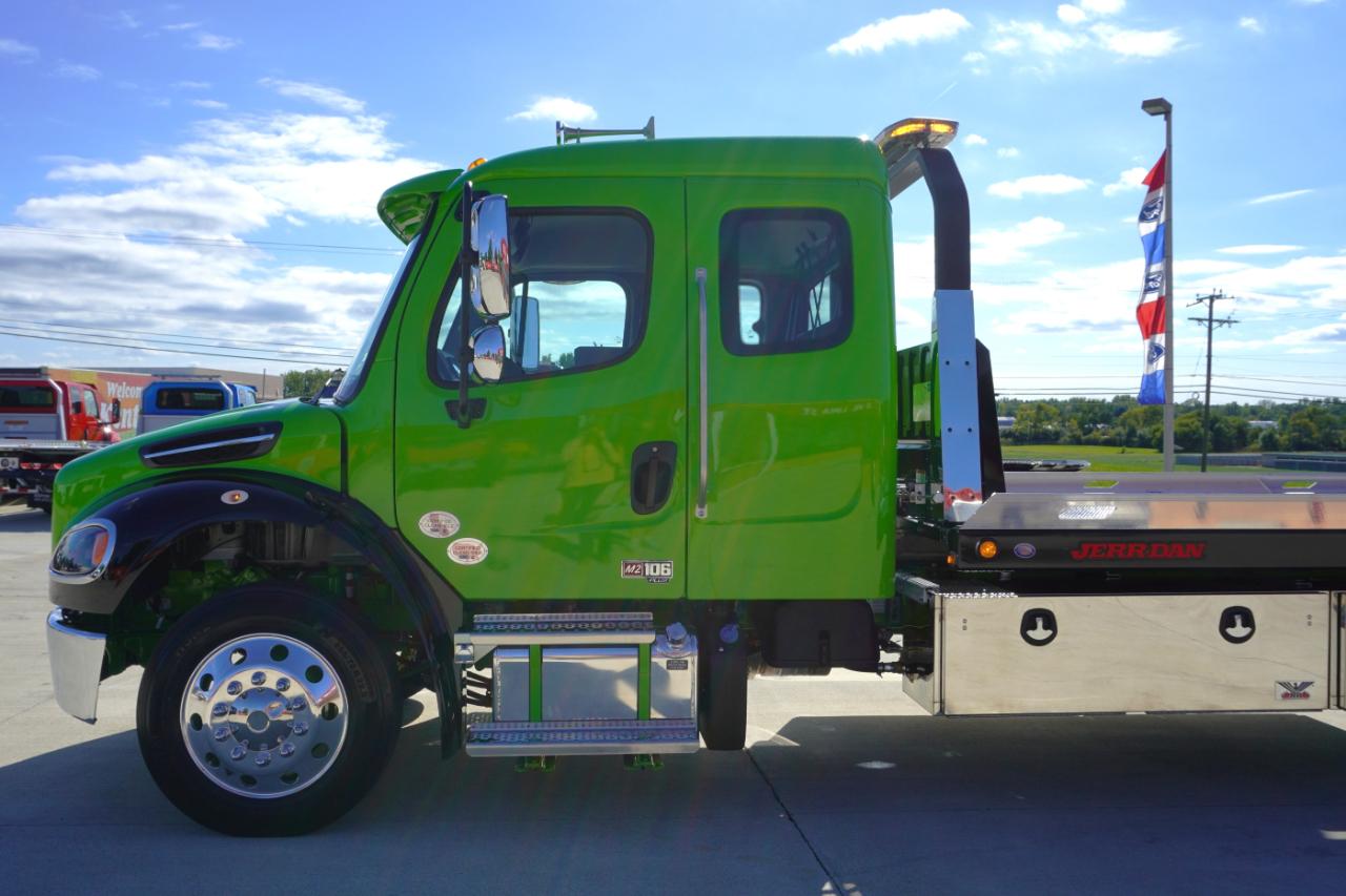 Freightliner M2 106 Plus  2027
