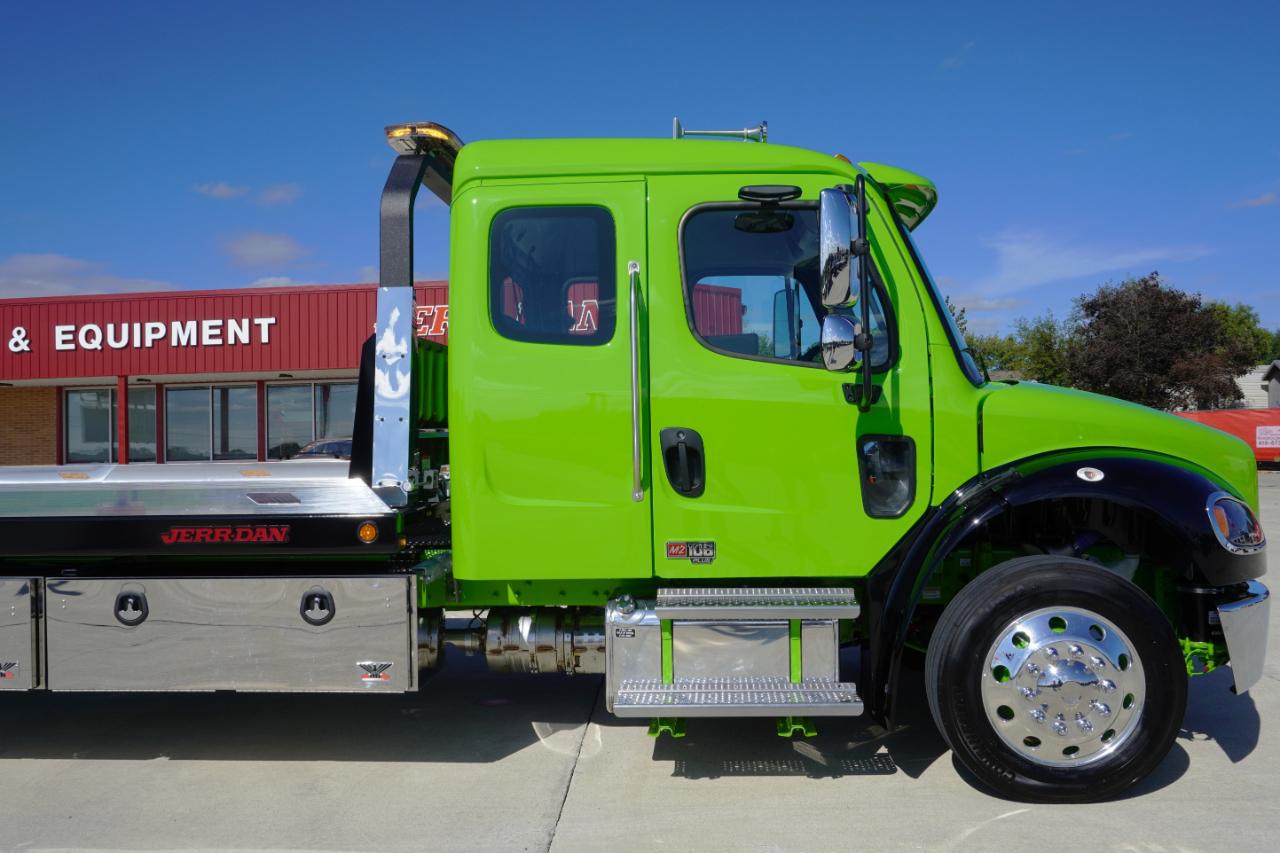 Freightliner M2 106 Plus  2027