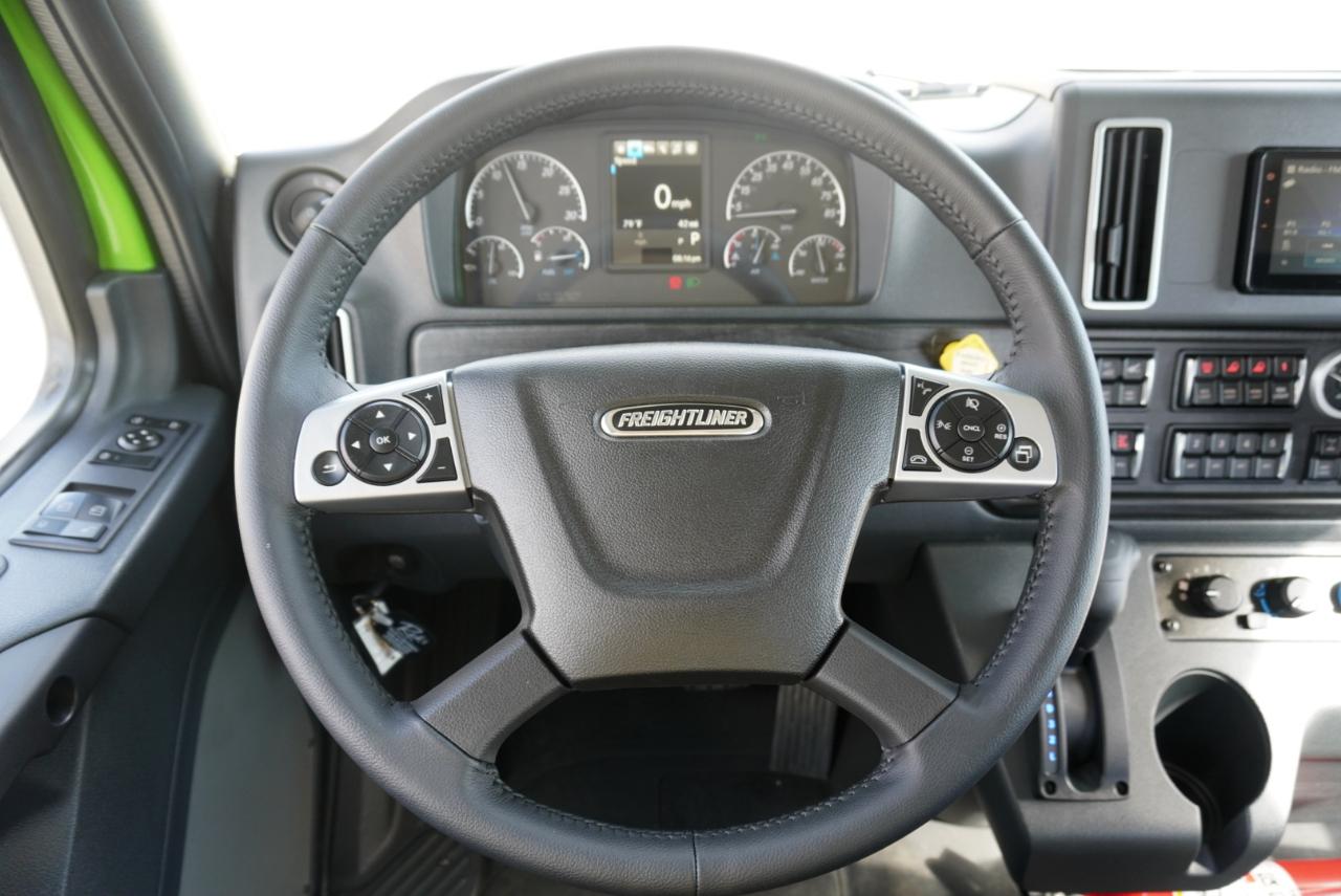 Freightliner M2 106 Plus  2027