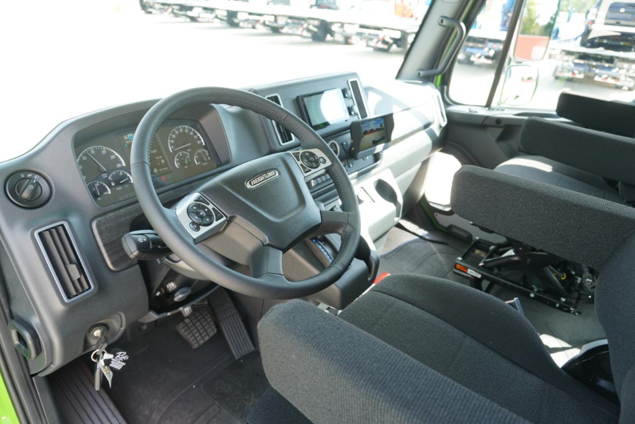 Freightliner M2 106 Plus  2027