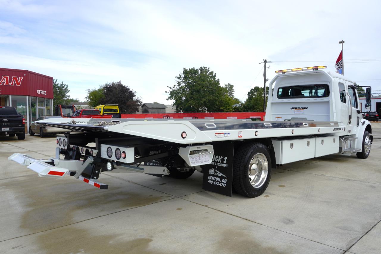 Freightliner M2 106 Plus  2027