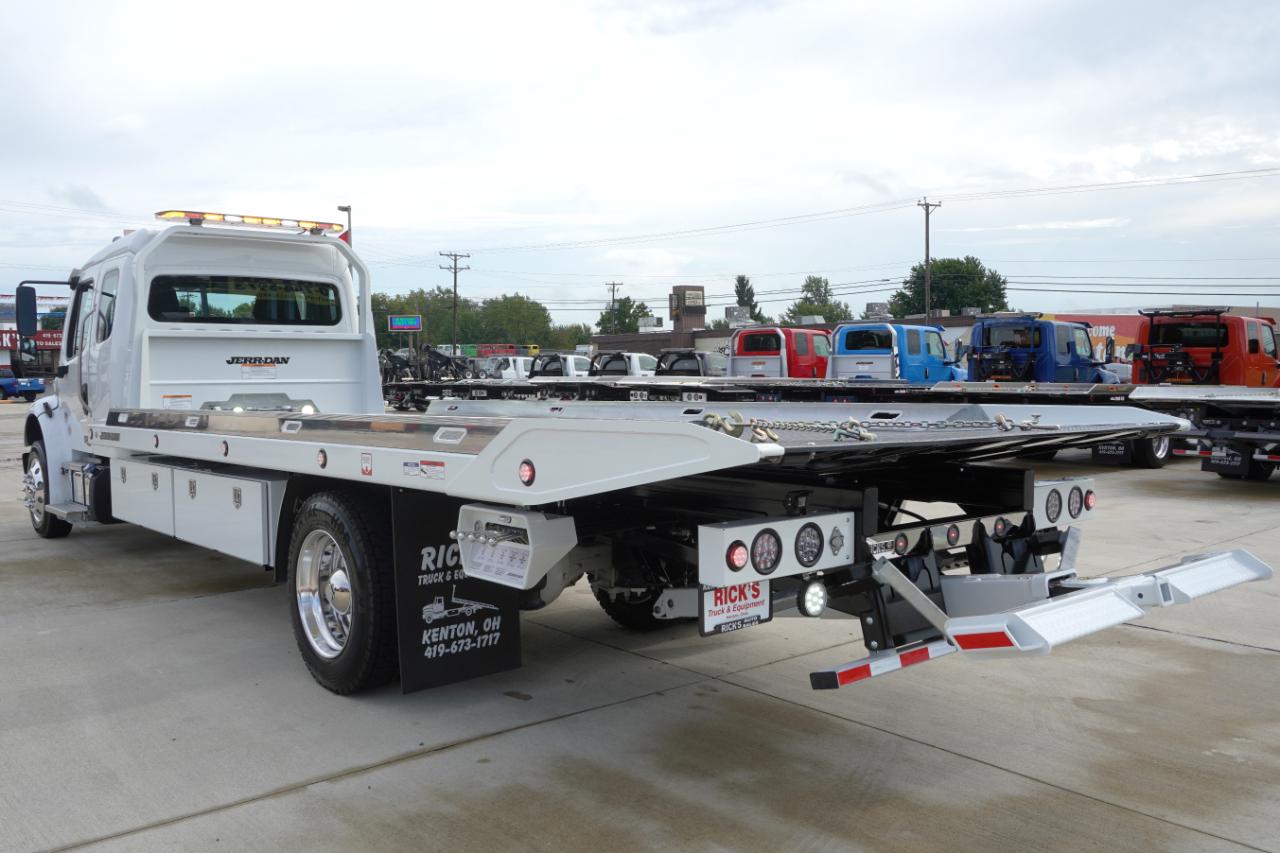 Freightliner M2 106 Plus  2027