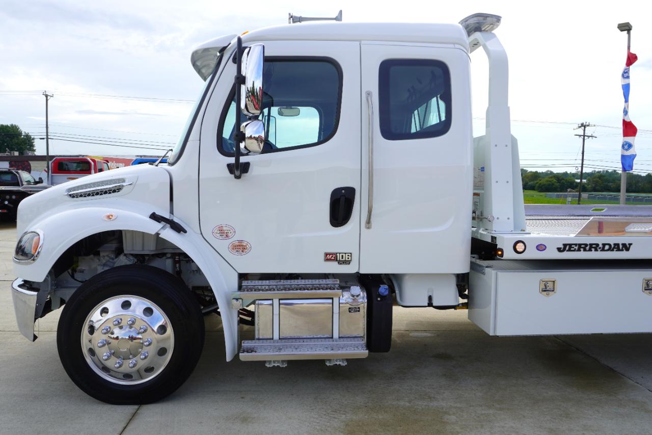 Freightliner M2 106 Plus  2027