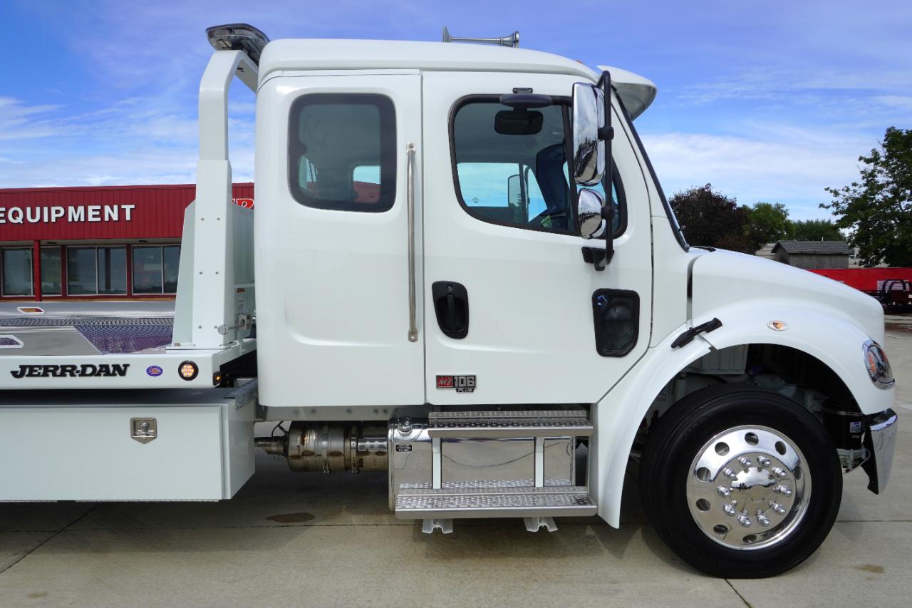 Freightliner M2 106 Plus  2027