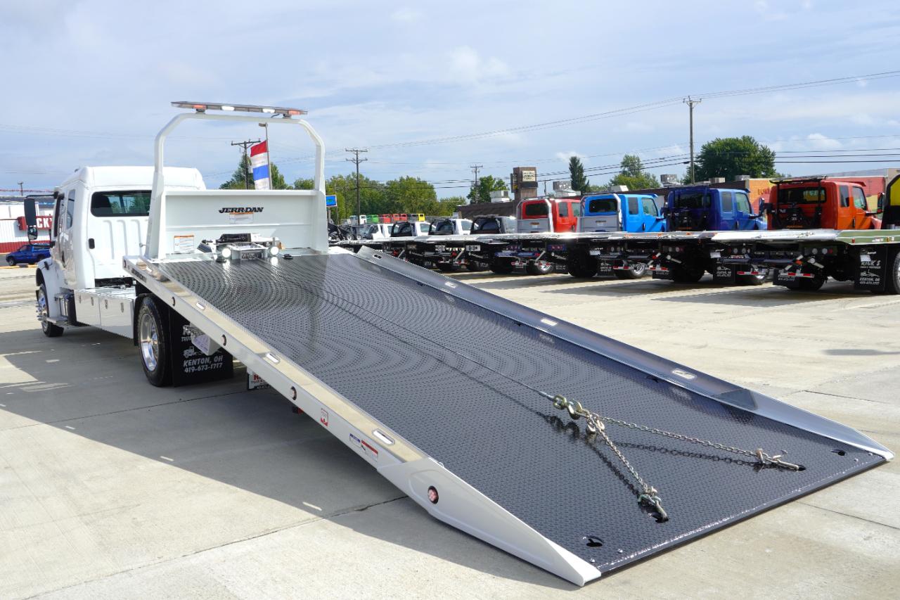 Freightliner M2 106 Plus  2027