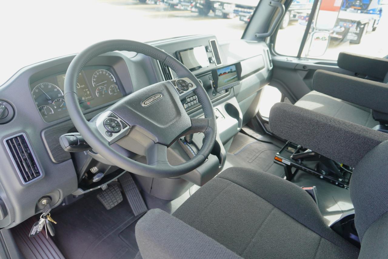 Freightliner M2 106 Plus  2027