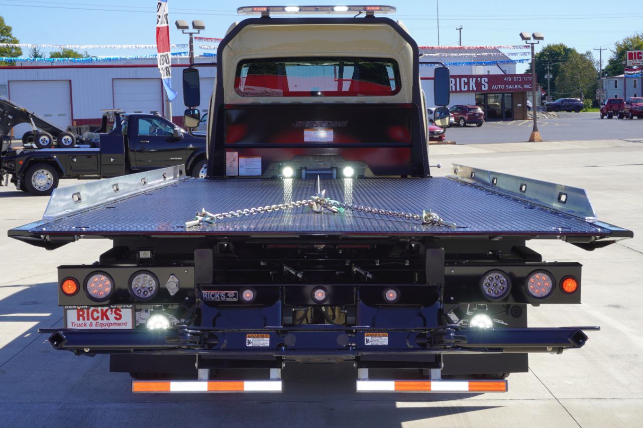 Freightliner M2 106 Plus  2027