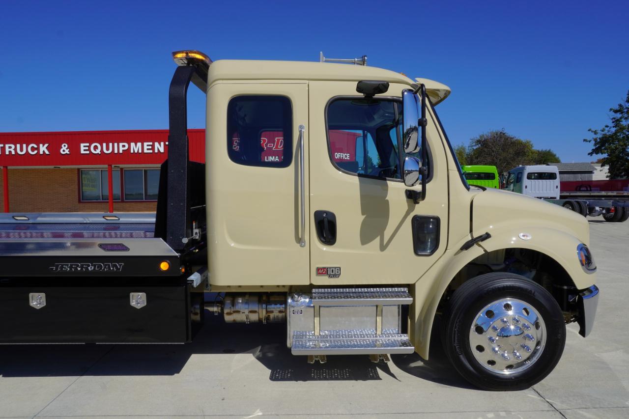 Freightliner M2 106 Plus  2027