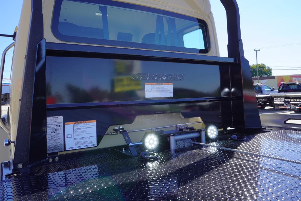 Freightliner M2 106 Plus  2027