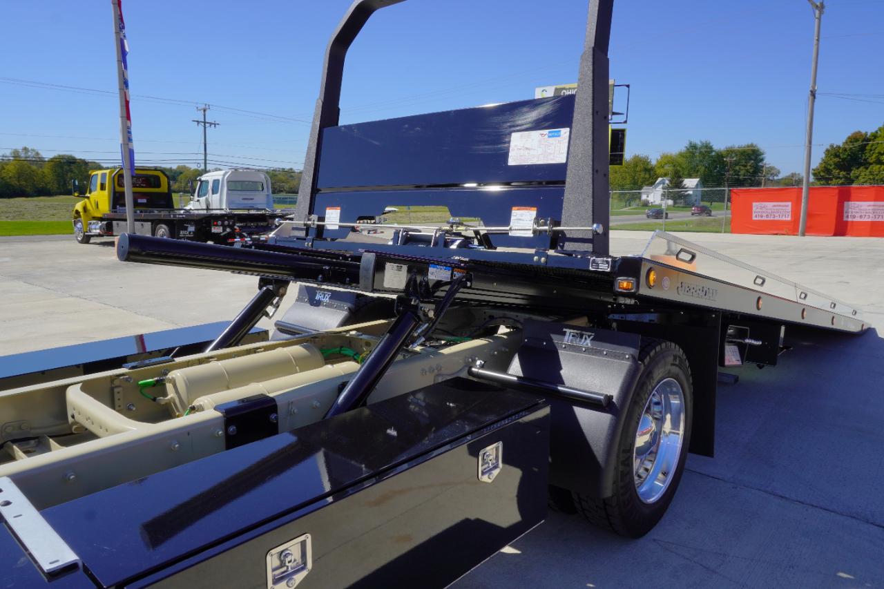 Freightliner M2 106 Plus  2027