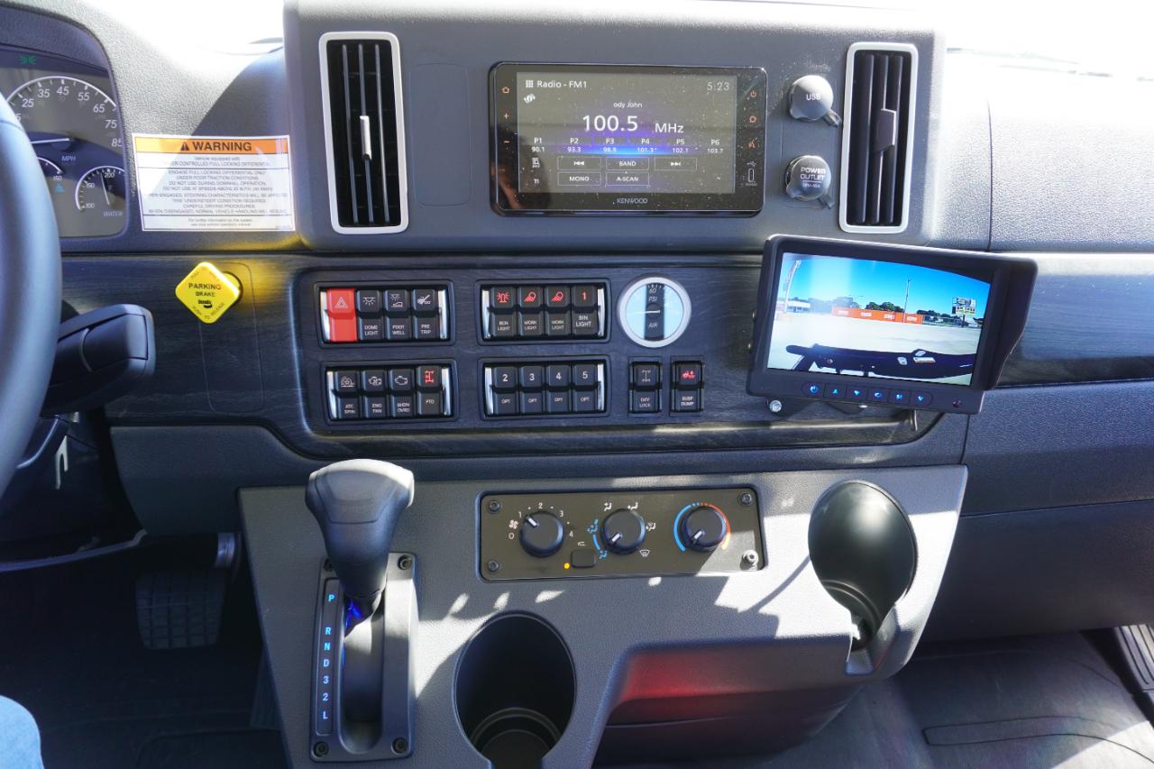 Freightliner M2 106 Plus  2027
