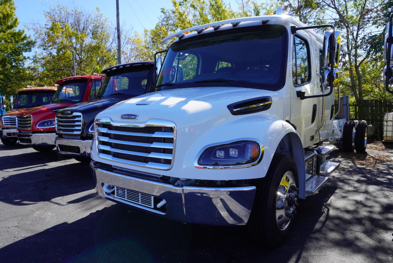 Freightliner M2 106 Plus  2027