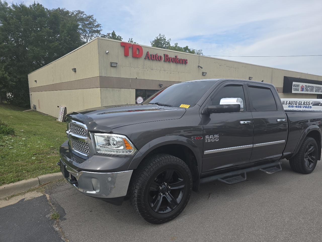 2015 RAM 1500 Laramie Crew Cab LWB 4WD