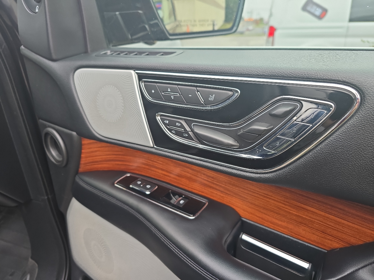 Lincoln Navigator L Reserve 4WD 2019 Lincoln Navigator L Reserve 4WD 2019