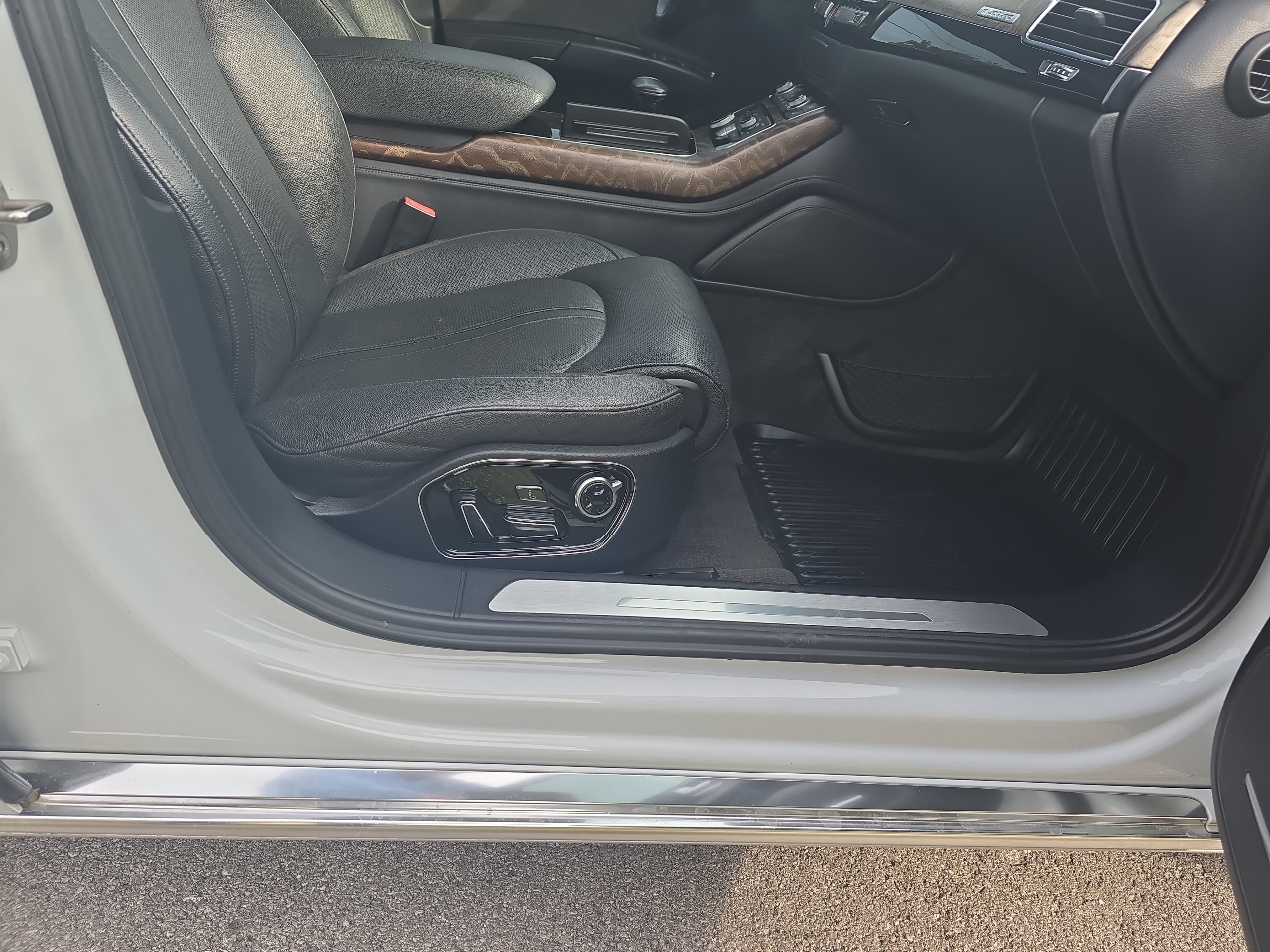 Audi A8 L TDI quattro 2015 Audi A8 L TDI quattro 2015